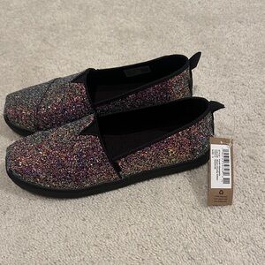 Girls Toms slip ons-size 5-new with tags